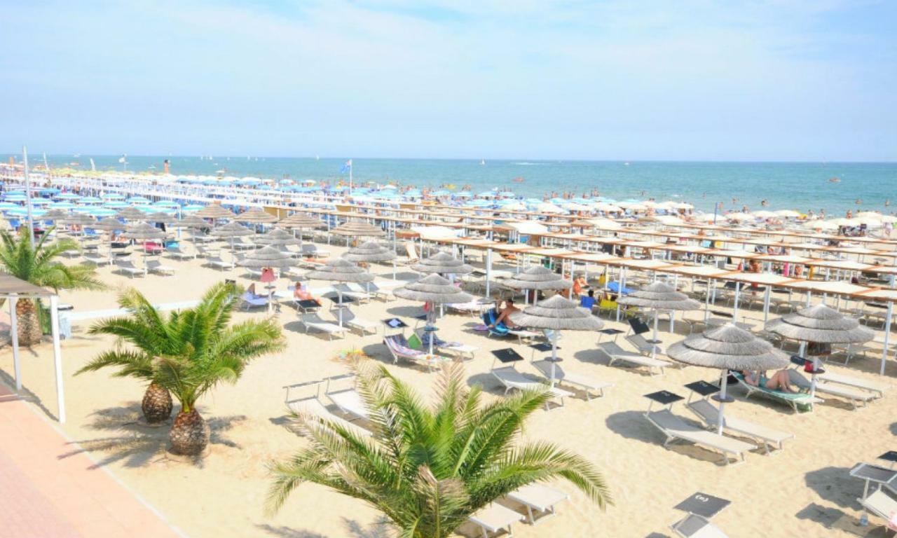 Mehari Rimini - Family Hotel Exteriör bild